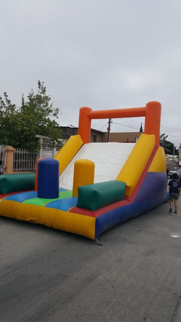 Renta de mega resbaladilla inflable en Tijuana - Fiestas Polo