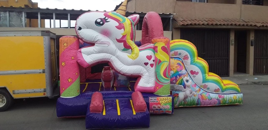 Renta de brincolín inflable unicornio con resbaladilla arcoíris en Tijuana - Fiestas Polo